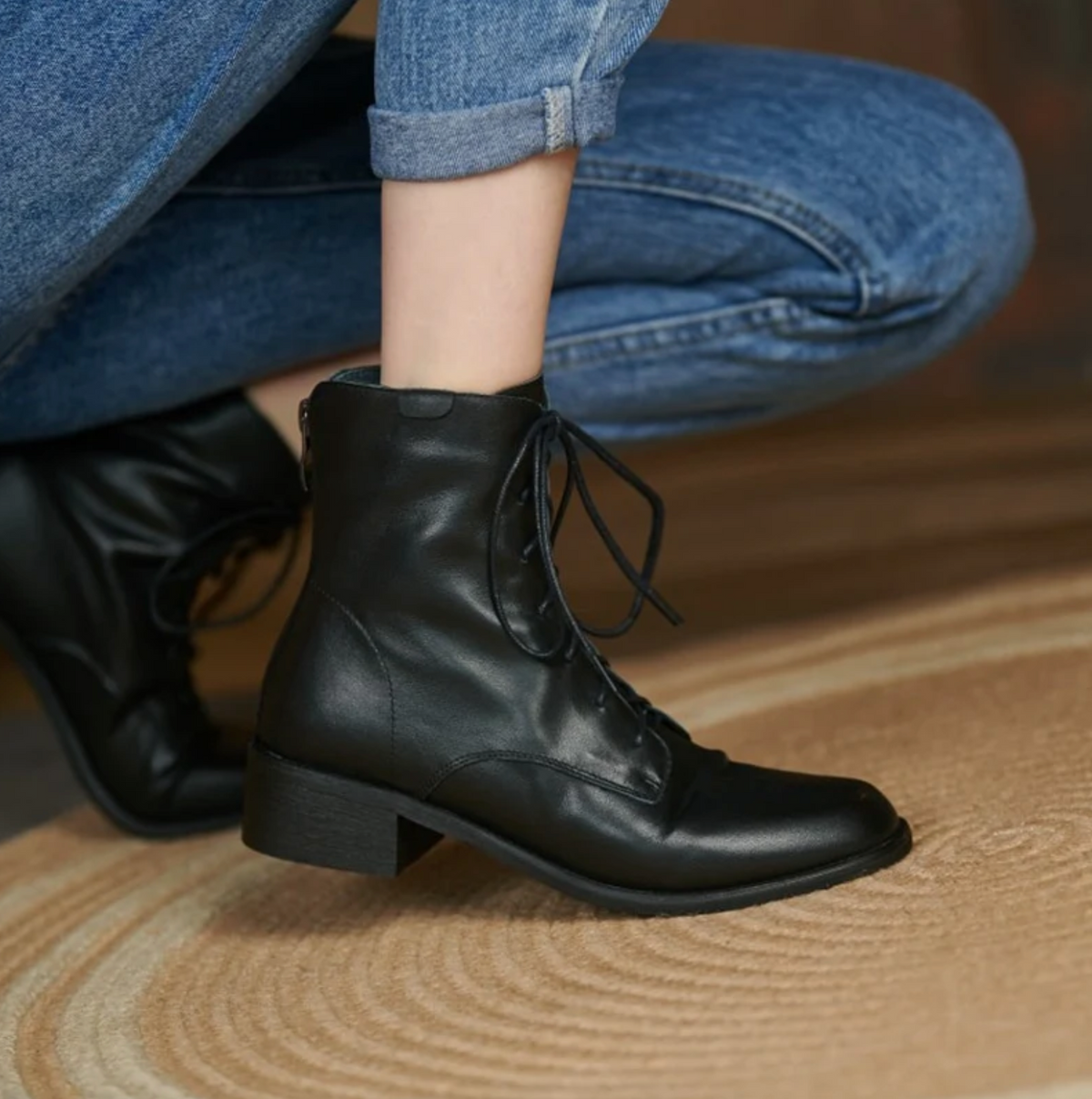 Bota Feminina Cano Curto de Couro com Zíper Brigitte